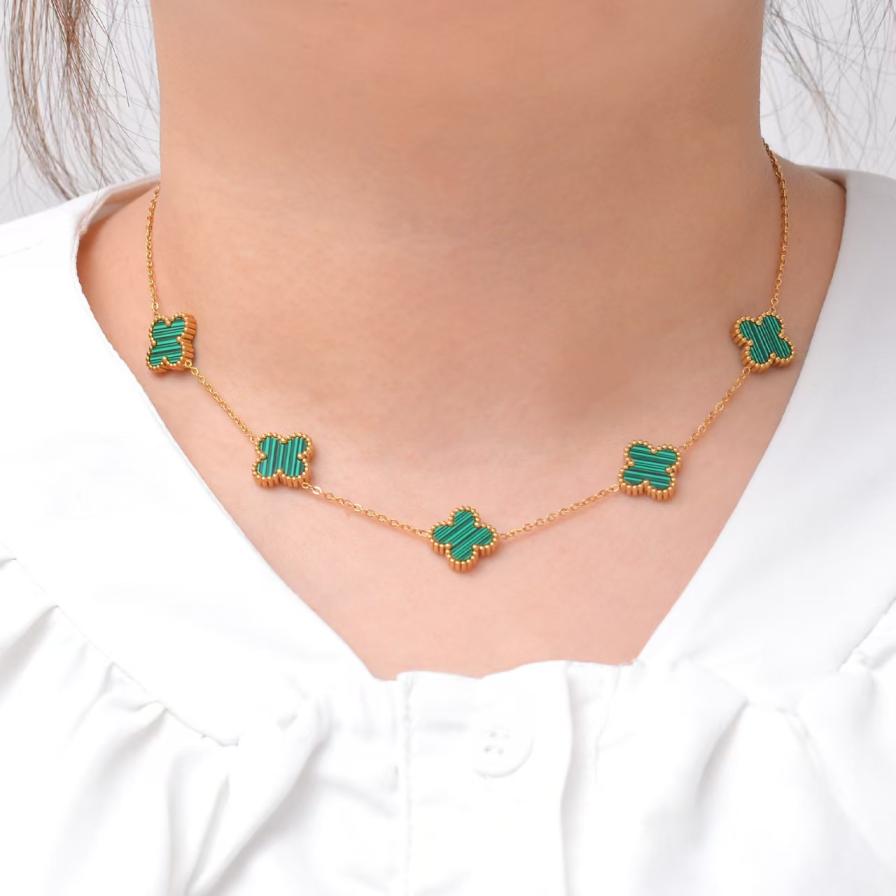 (No brand logo)VCA necklace