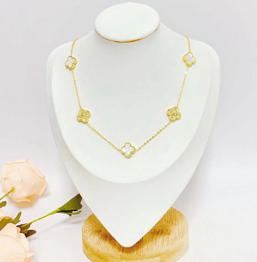 (No brand logo)VCA necklace
