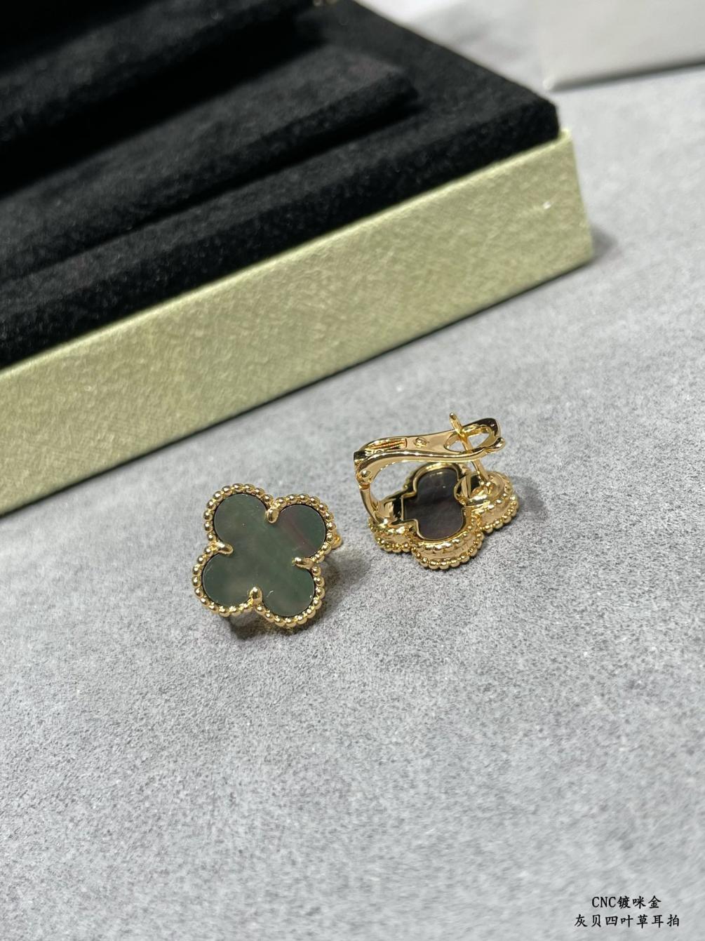 VCA Vancleef Gray Fritillaria cinerea earclip/earrings