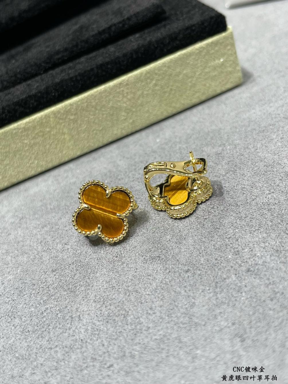 VCA Vancleef tiger's eye earclip/earrings