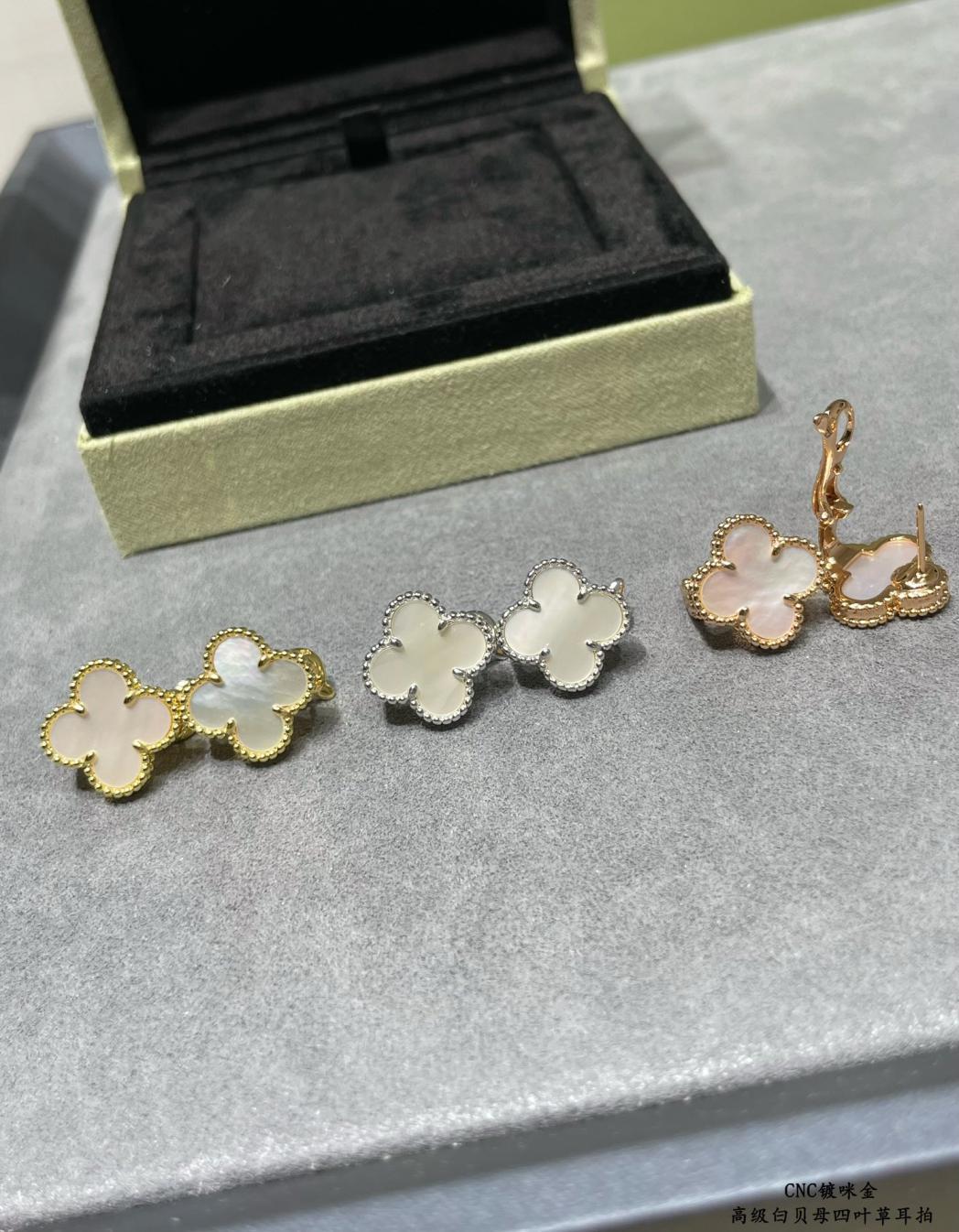 VCA Vancleef White Fritillaria alba earclip/earrings
