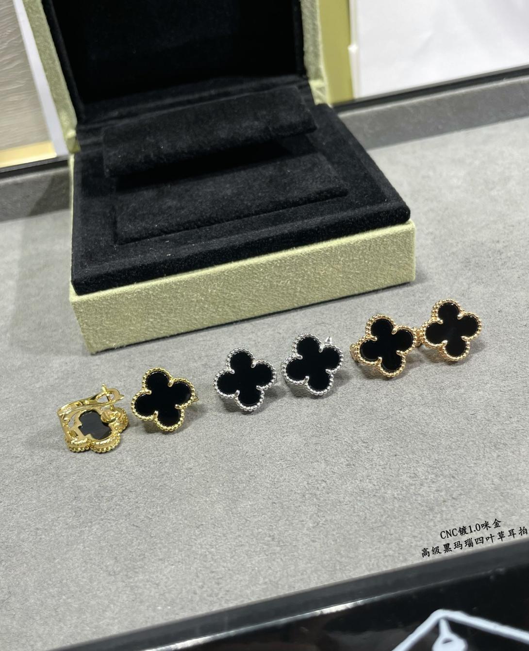 VCA Vancleef black agate earrings