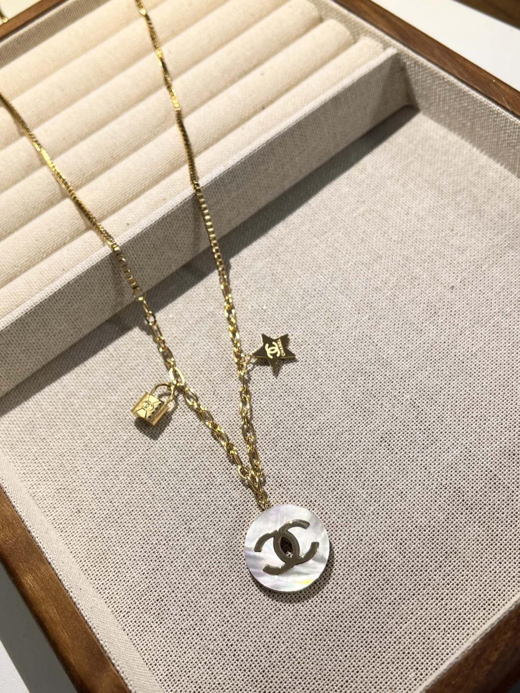 X005 Chanel star lock necklace