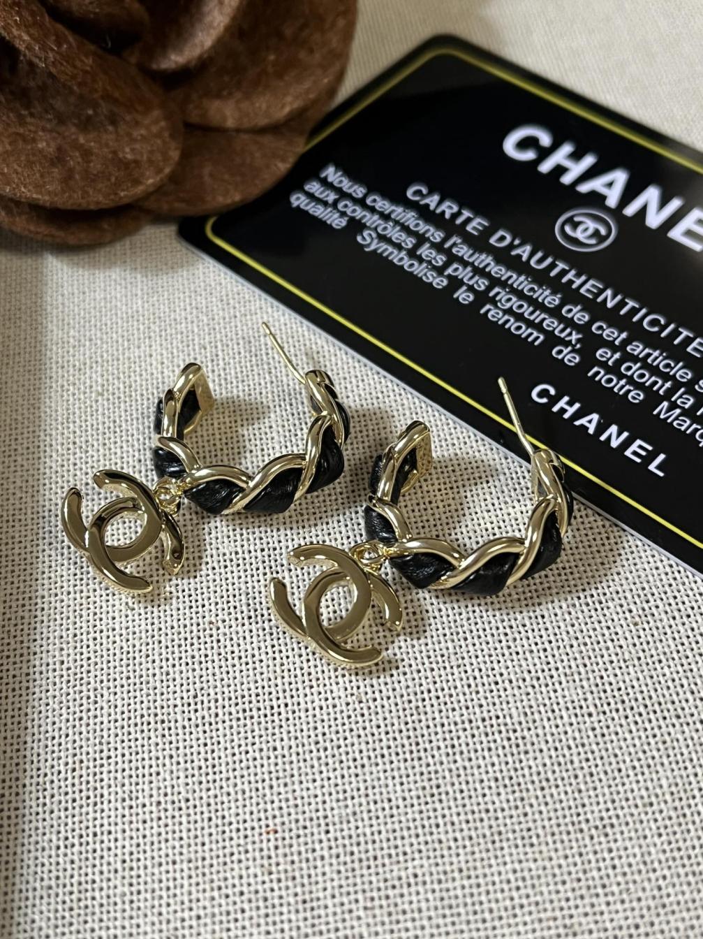 A1054  Chanel hoop earrings