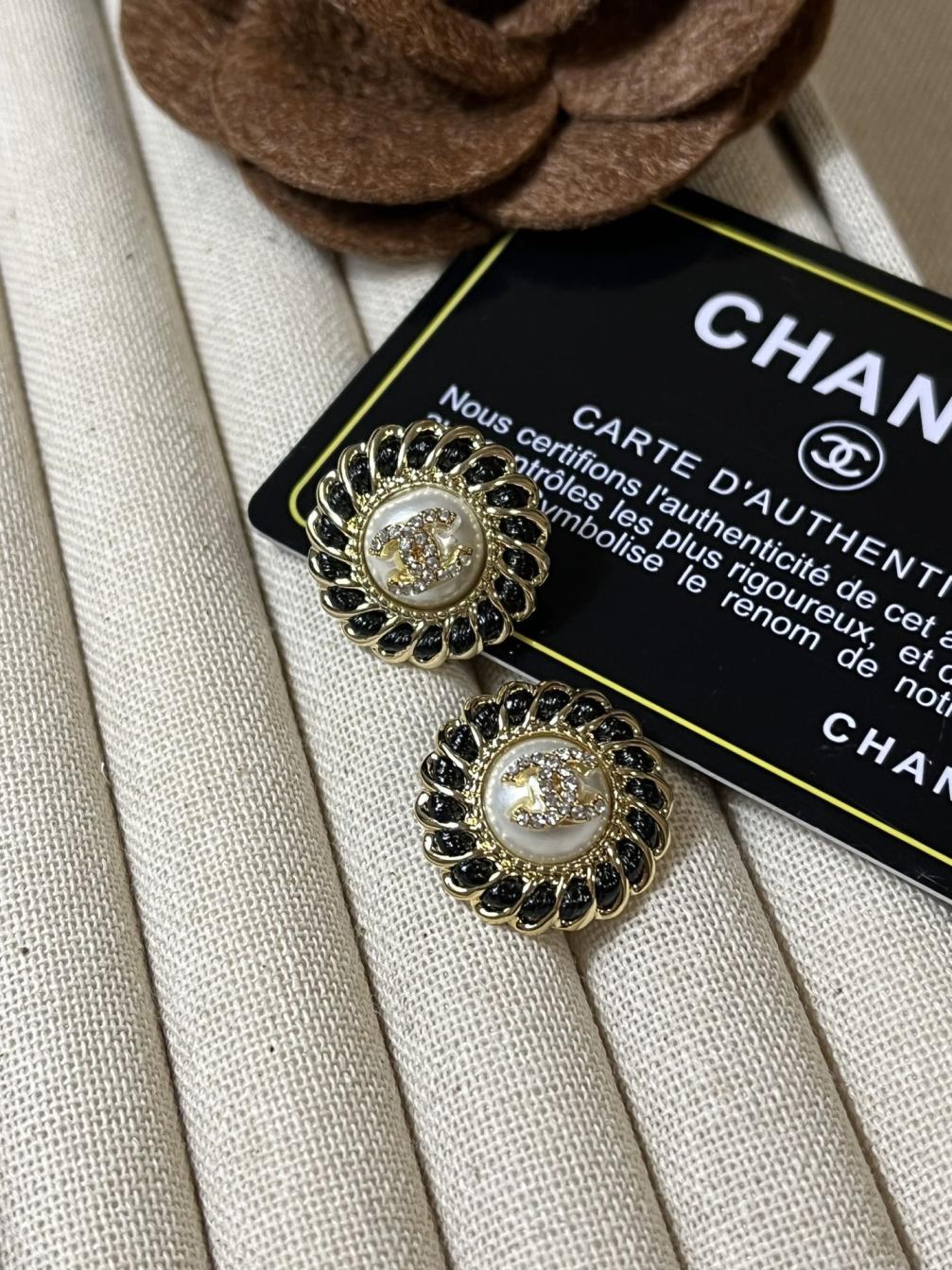 A1053 Chanel earrings