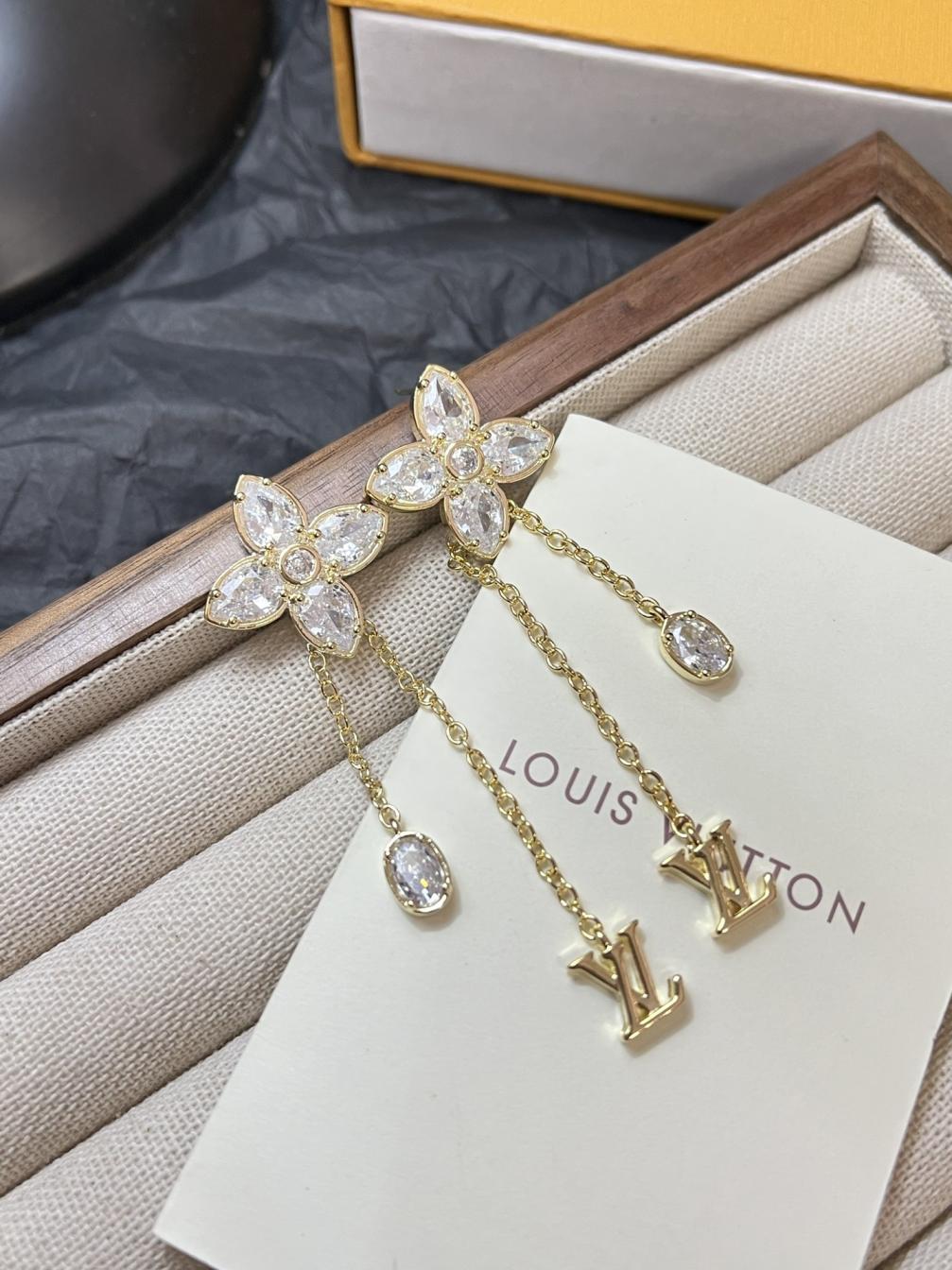 A1060 LV earrings