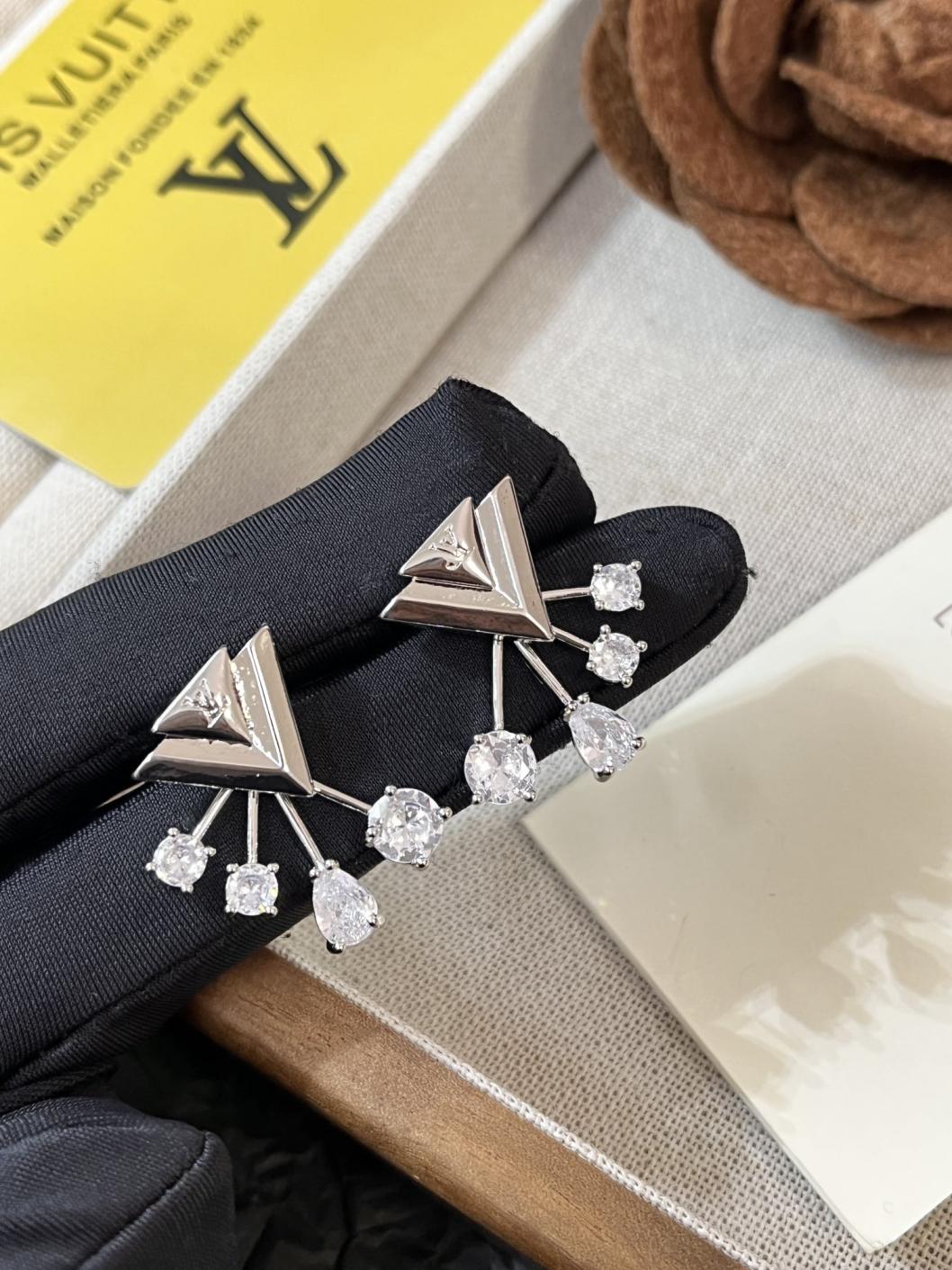 A1061 LV earrings