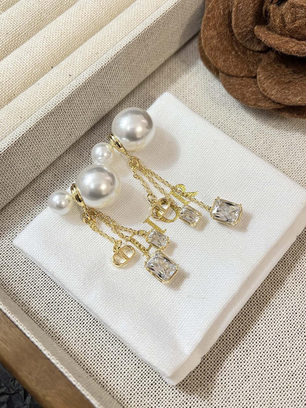 A1062 Dior earrings