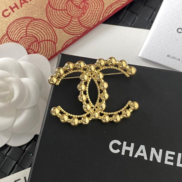 C081 Chanel brooch