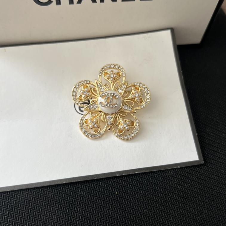 Chanel CC brooch 115574
