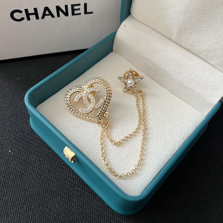 Chanel CC brooch 115575