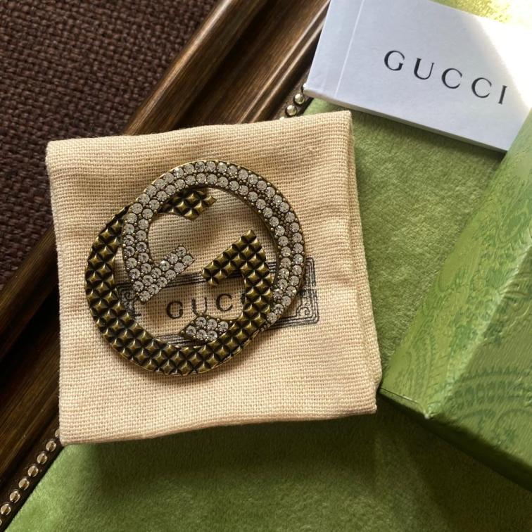 C221 Gucci GG brooch