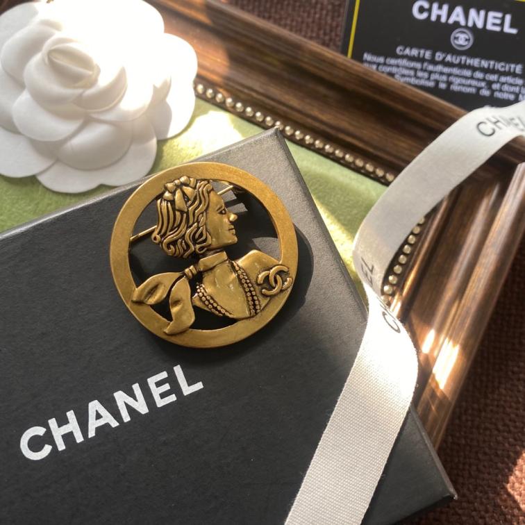 C473  Chanel COCO lady vintage brooch