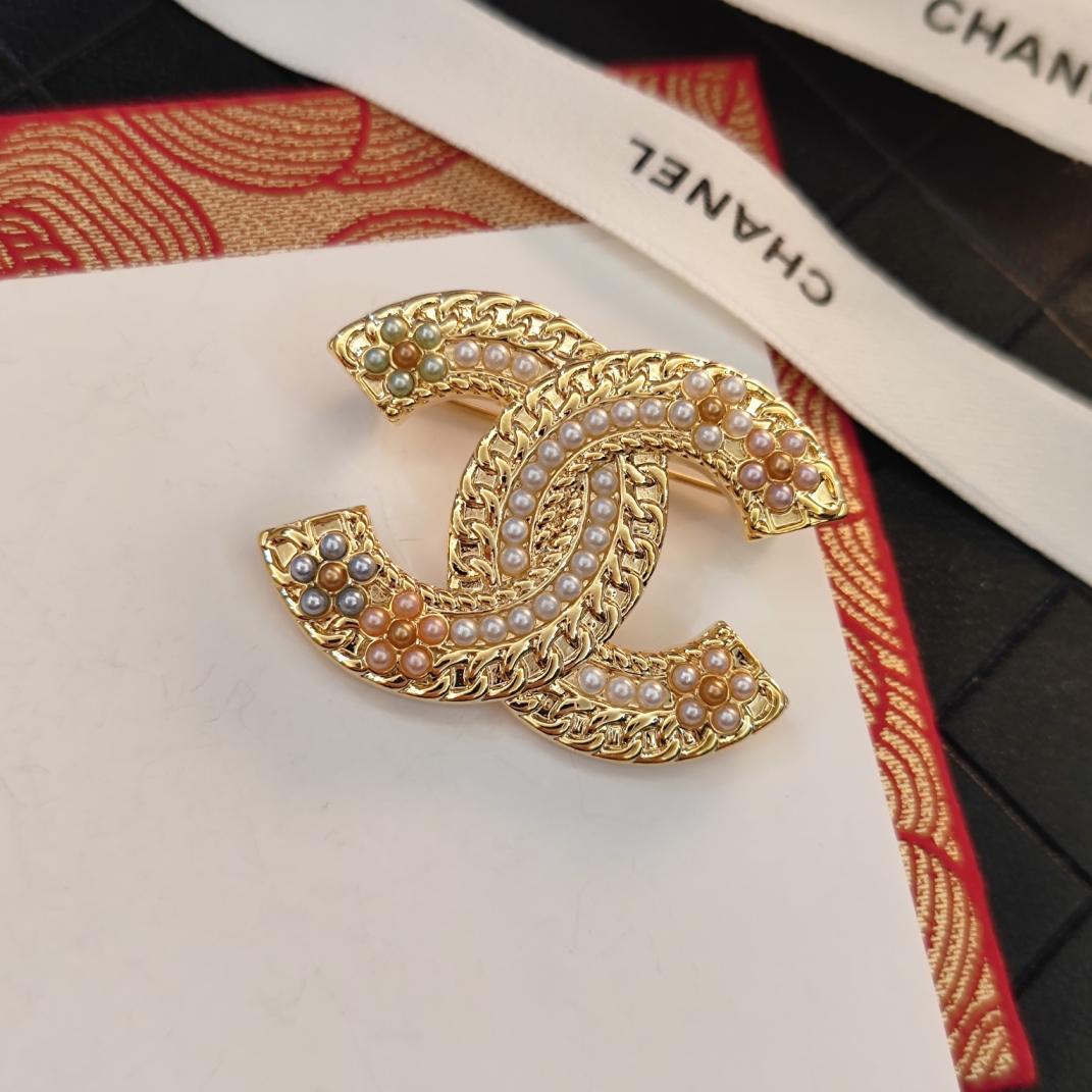 C305  Chanel brooch