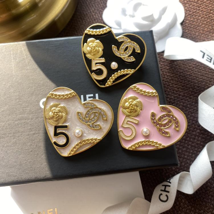 C445 Chanel enamel heart brooch