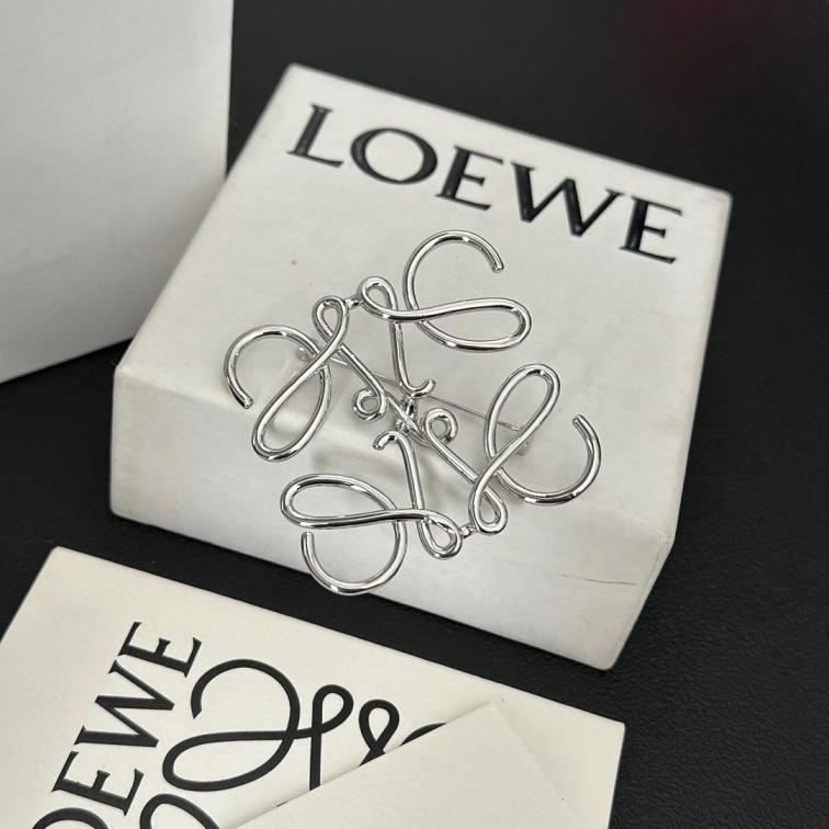C046 LOEWE Silver brooch