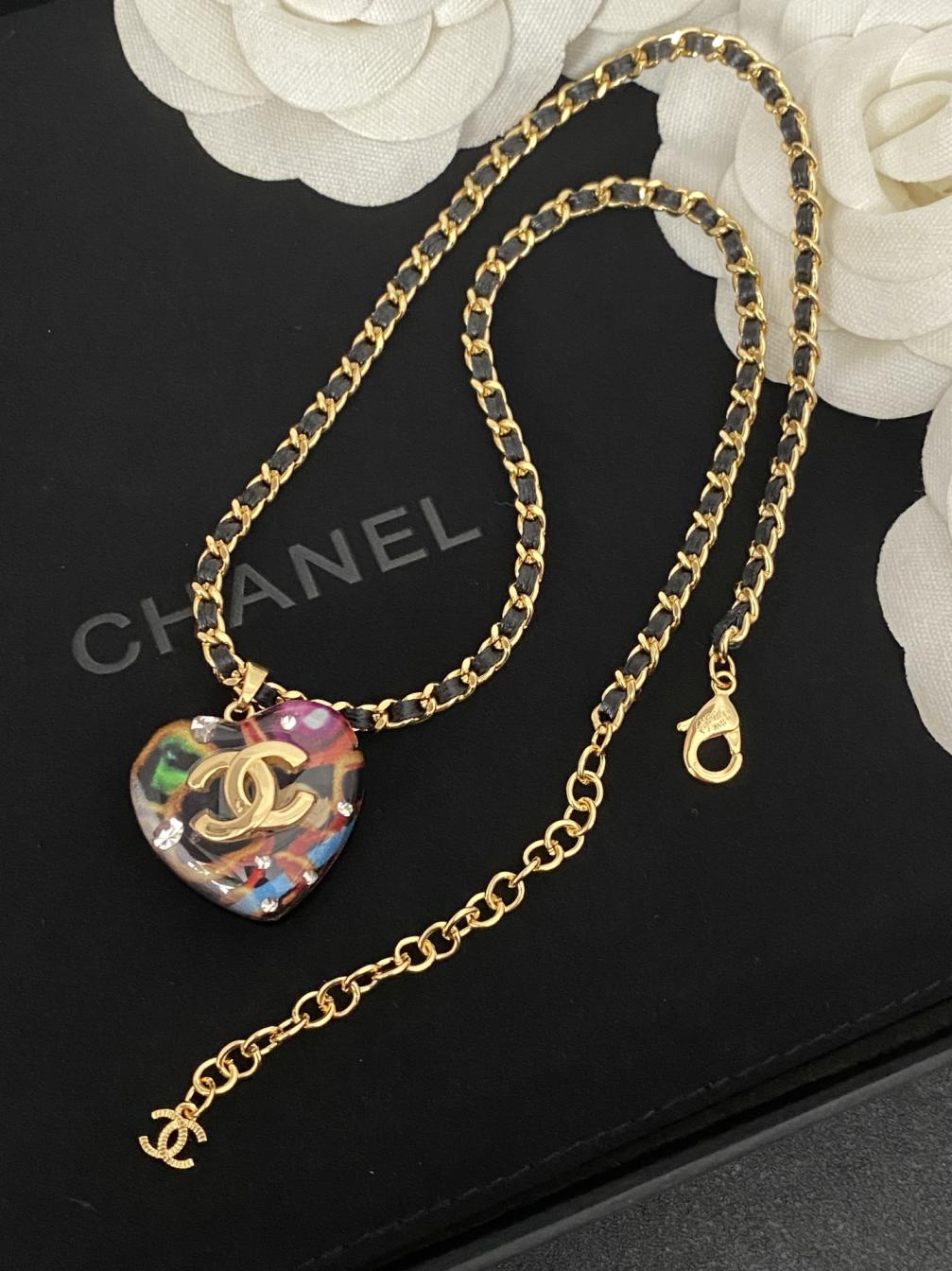 B932 Chanel heart necklace