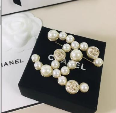 Chanel brooch 115762