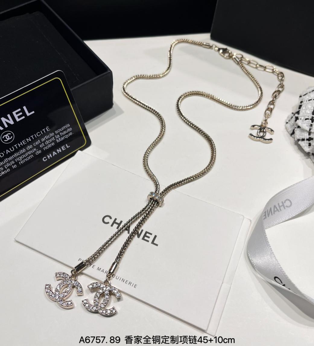 B243 Chanel necklace