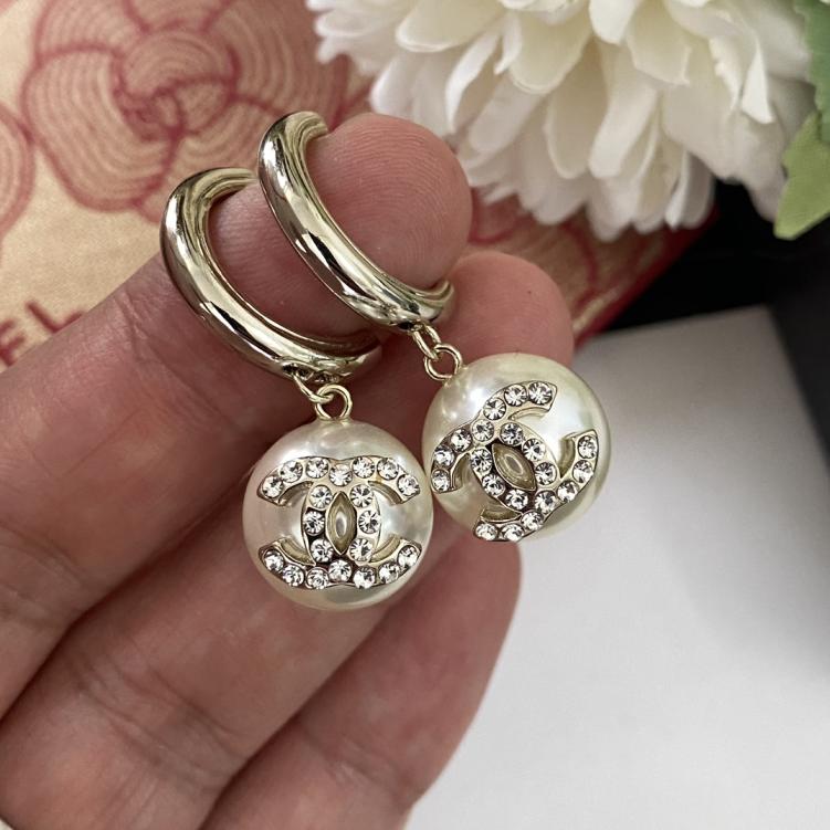 A729 Chanel earrings