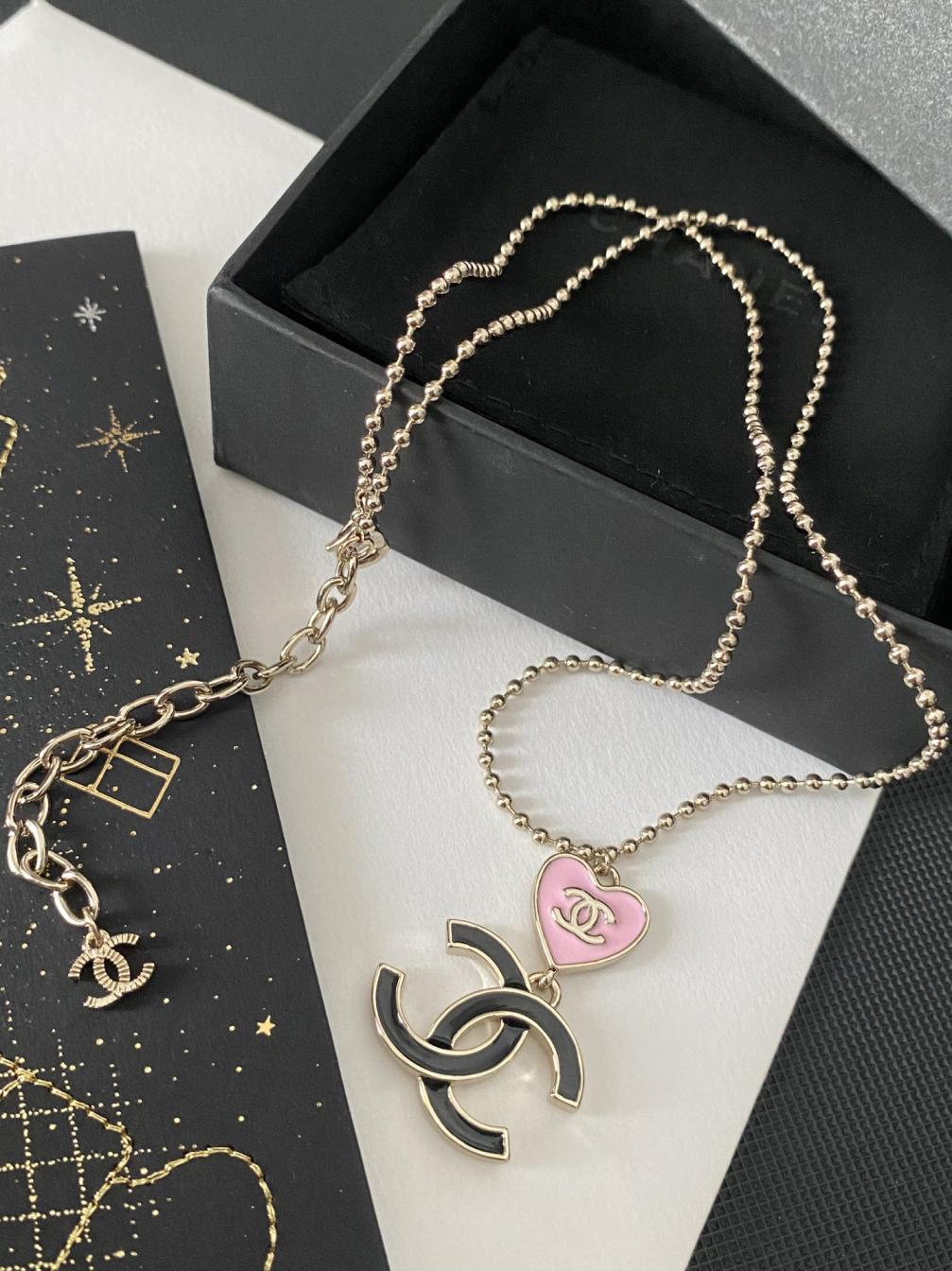 B285 Chanel necklace