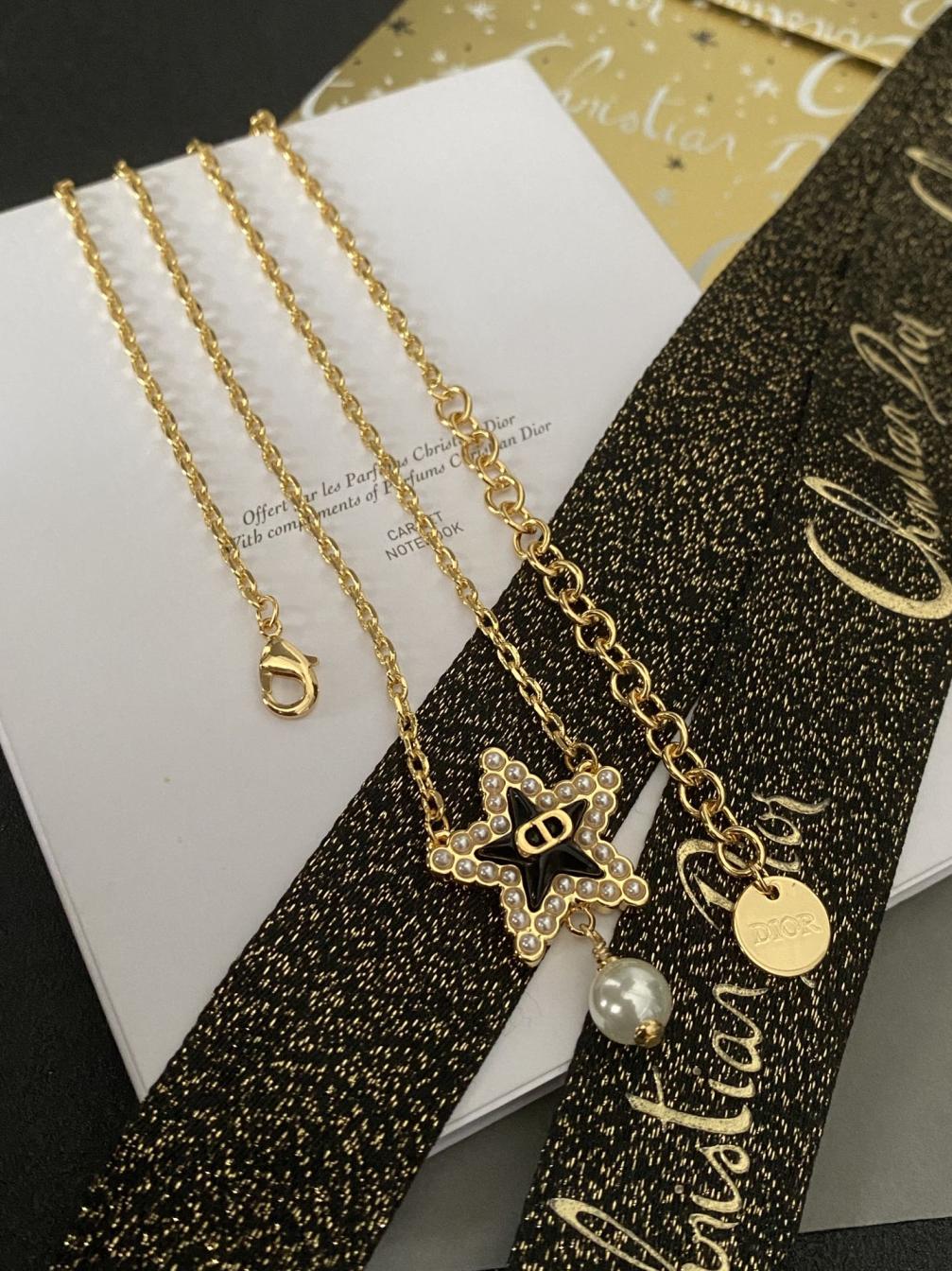 B460 Dior CD Lucky Baroque star necklace