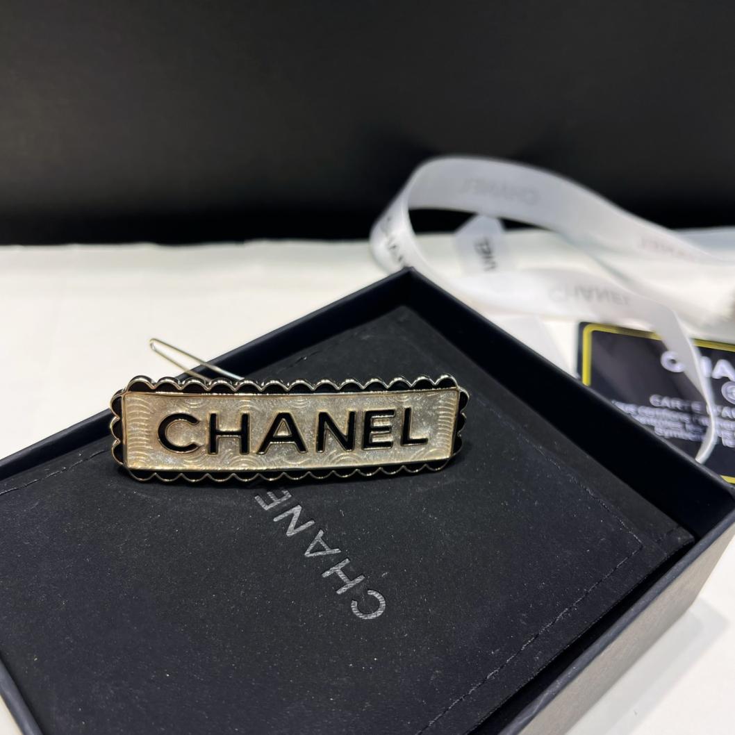 FS7010 Chanel hairclip