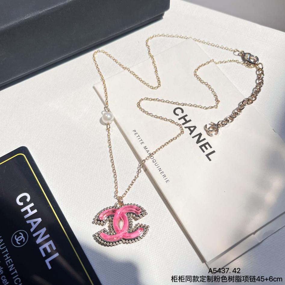 B571 Chanel Pink CC necklace