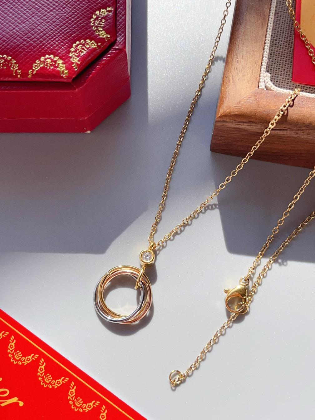 X637 Cartier necklace