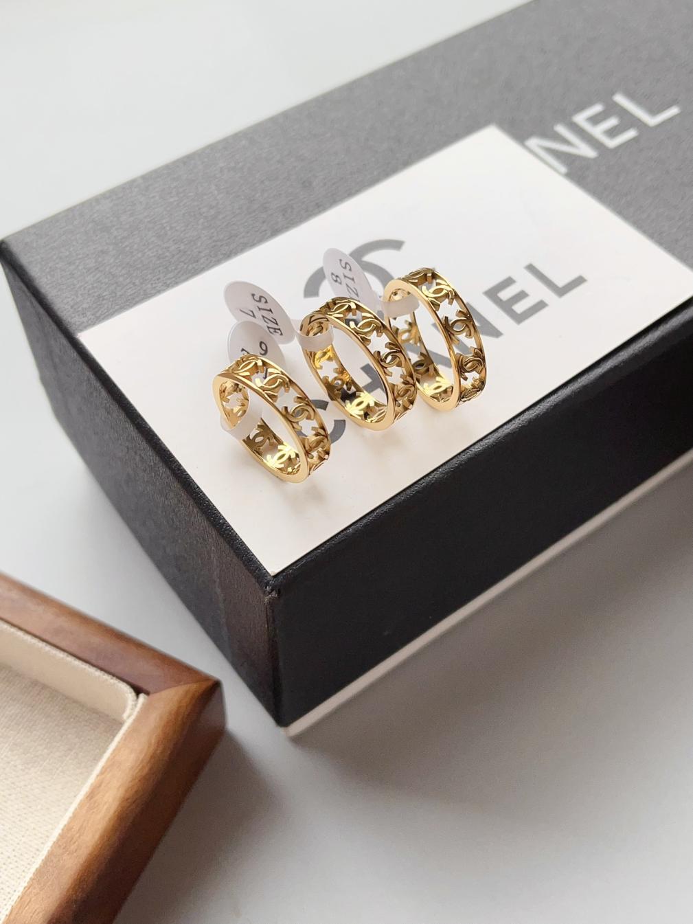 J110 Chanel hollow CC ring