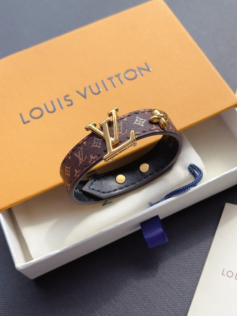 S426 LV Leather bracelet