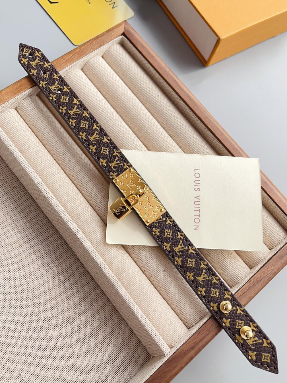 S428 LV Leather bracelet