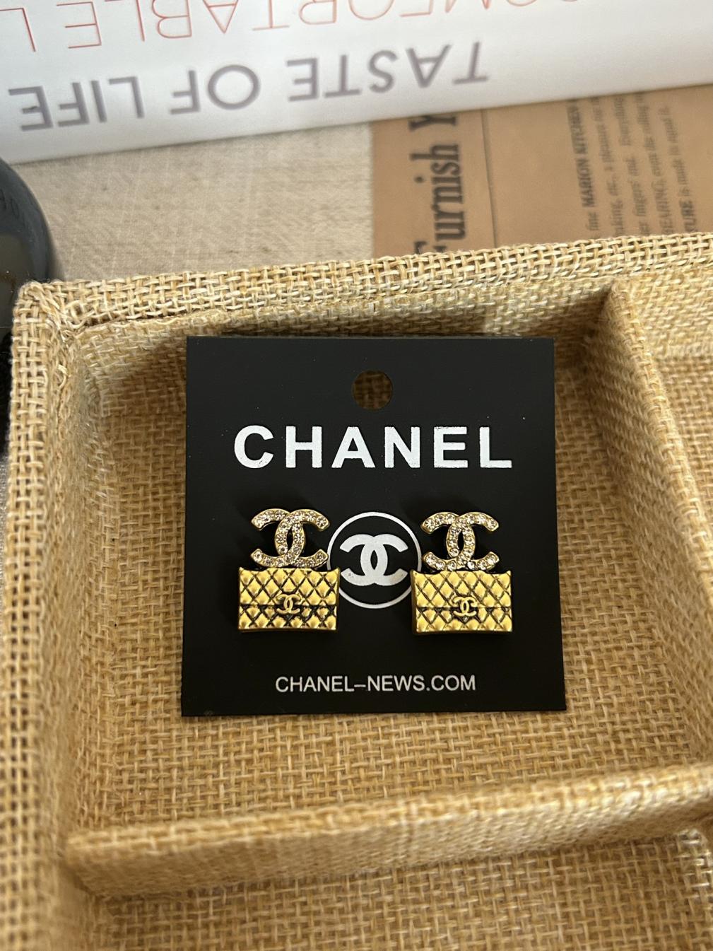 z61 Chanel earrings