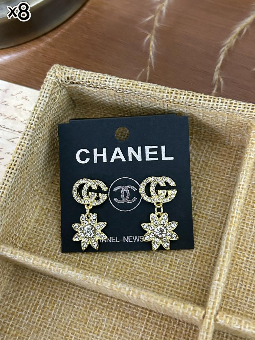 x8 Gucci GG earrings