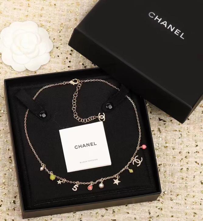 B945 Chanel choker necklace