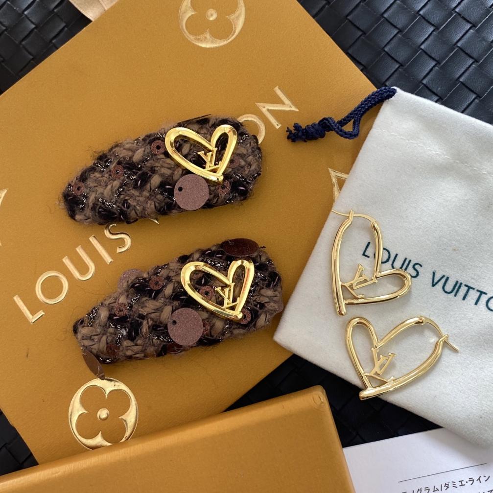 1pcs of LV hairclip 115781