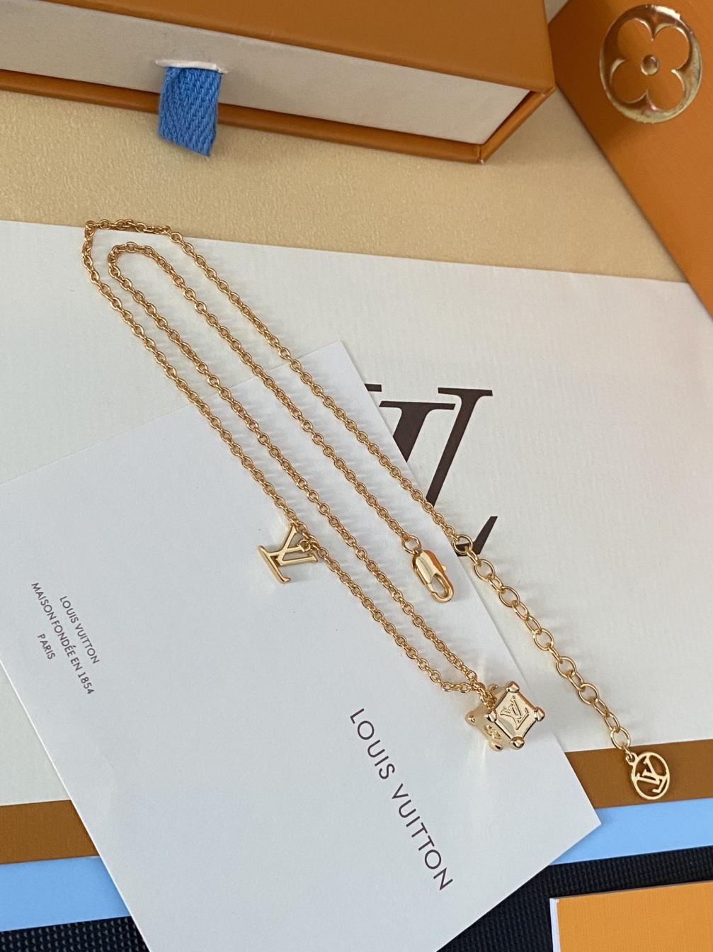 B761 LV Necklace
