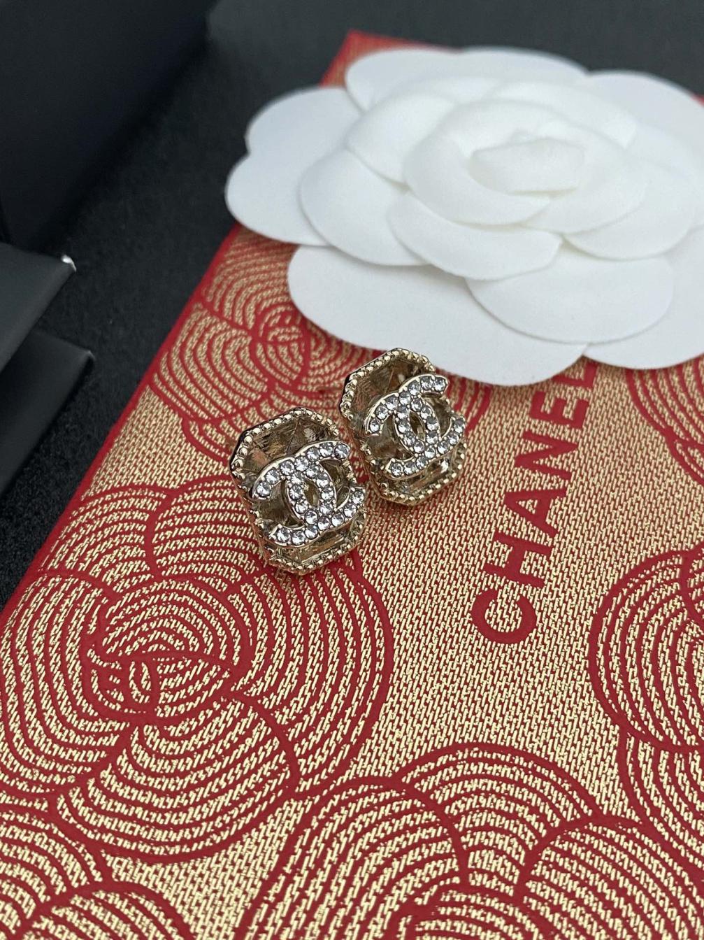 A138 Chanel earrings