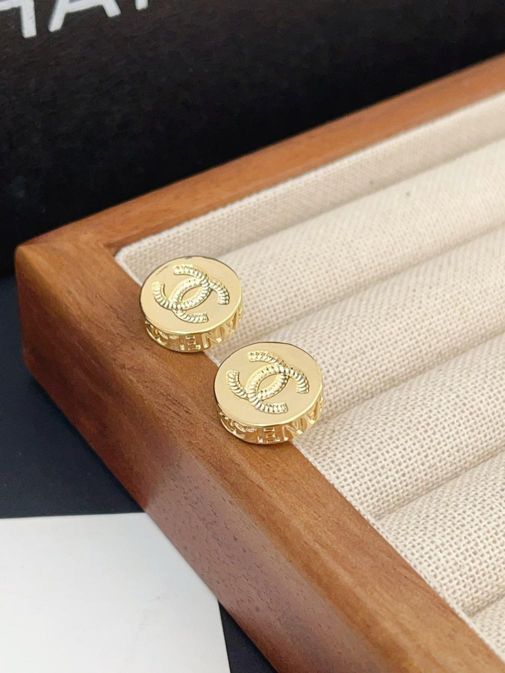 A1075 Chanel earrings