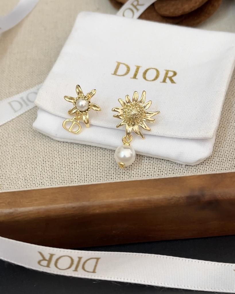 A1080 Dior Chardons earrings