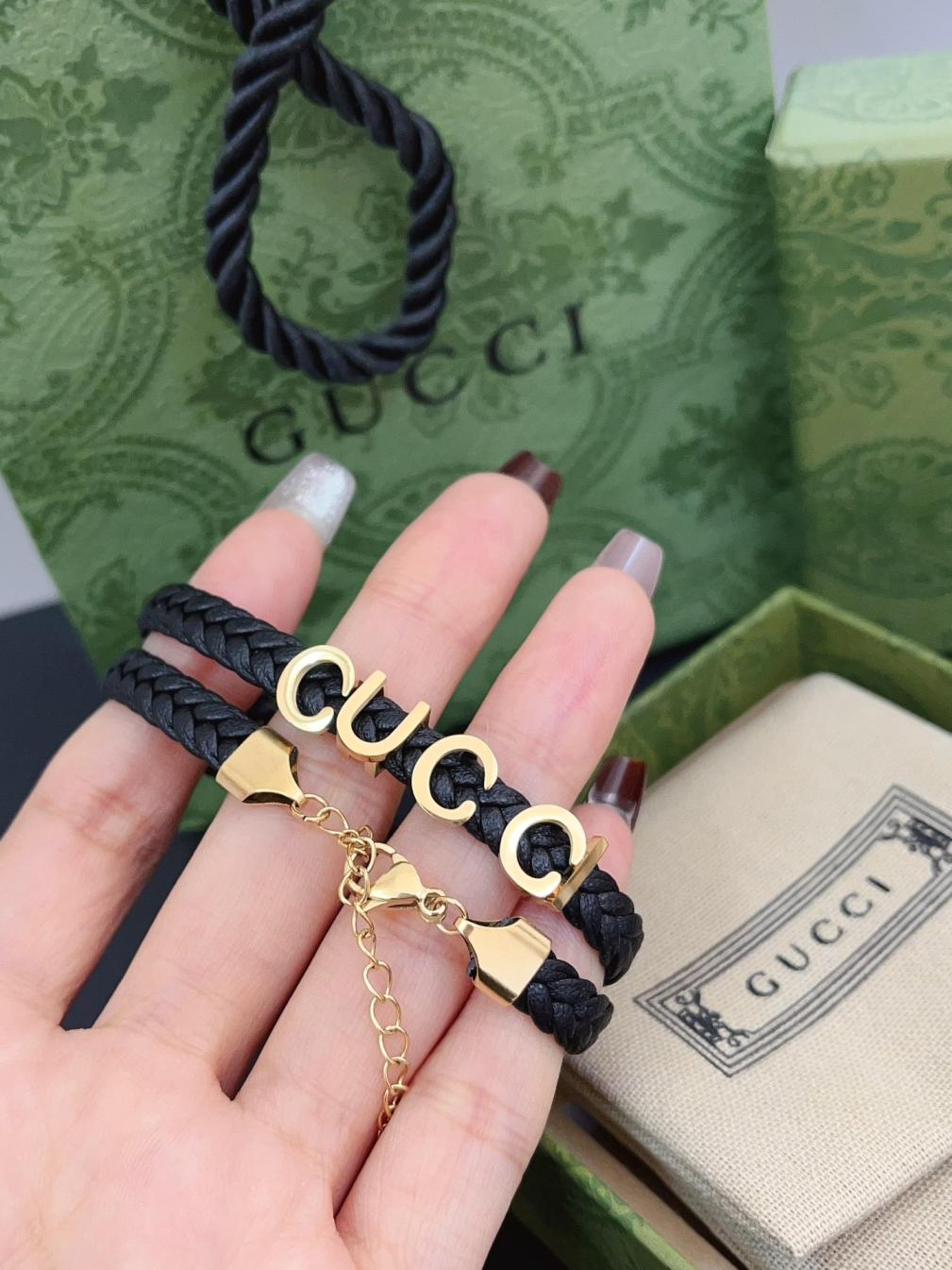 X648 Gucci leather choker necklace