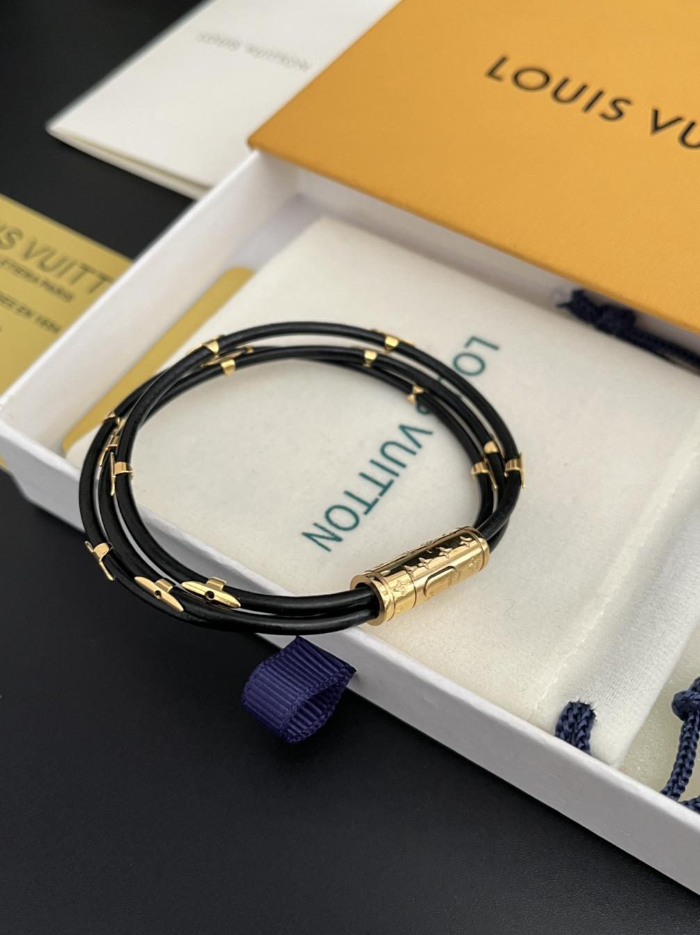 L183 LV Leather bracelet