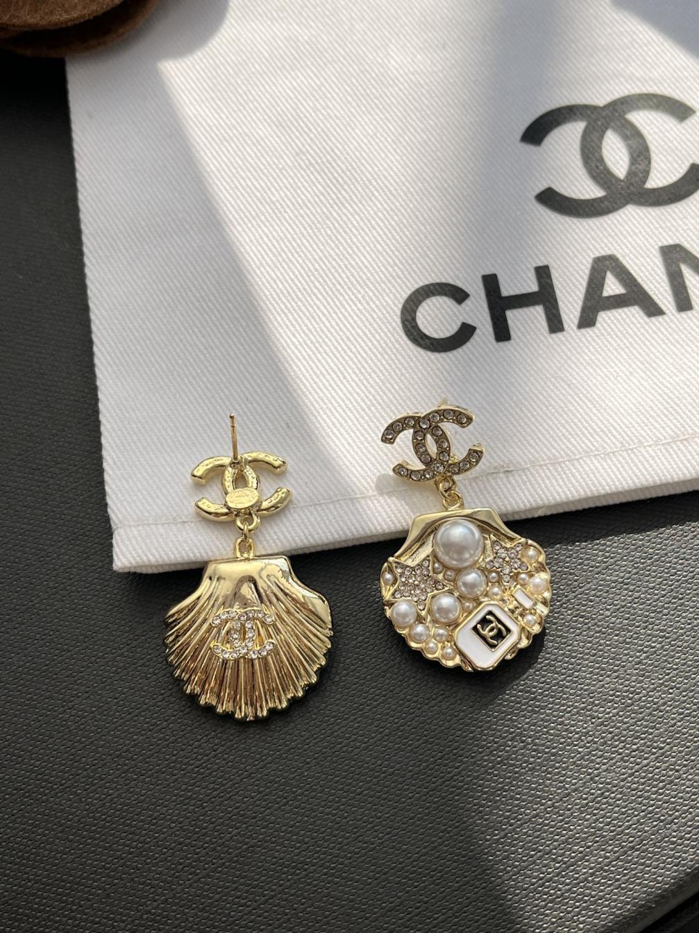 A1086 Chanel earrings