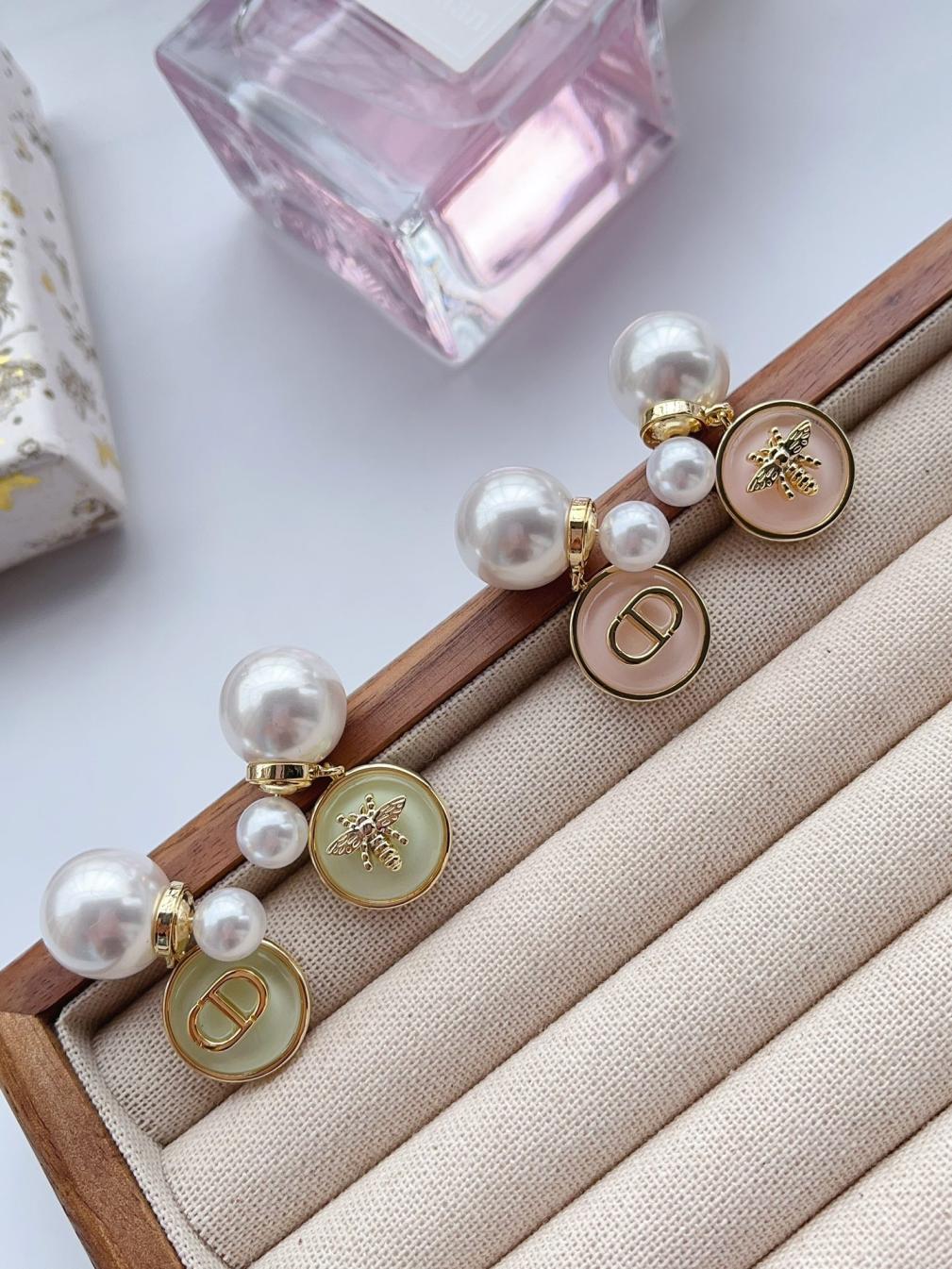 A1092 Dior Tribales earrings
