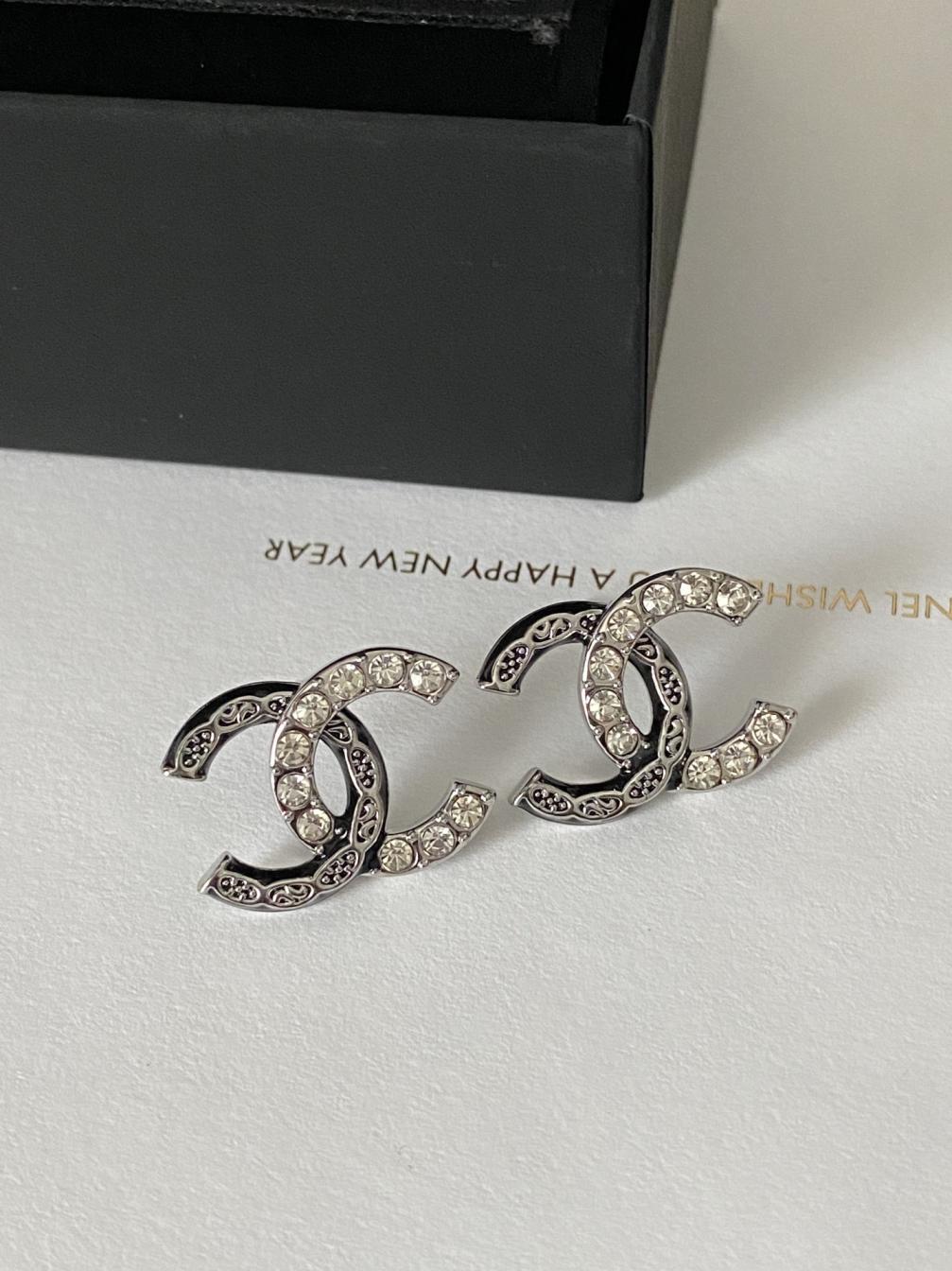 A1256 Chanel CC earrings