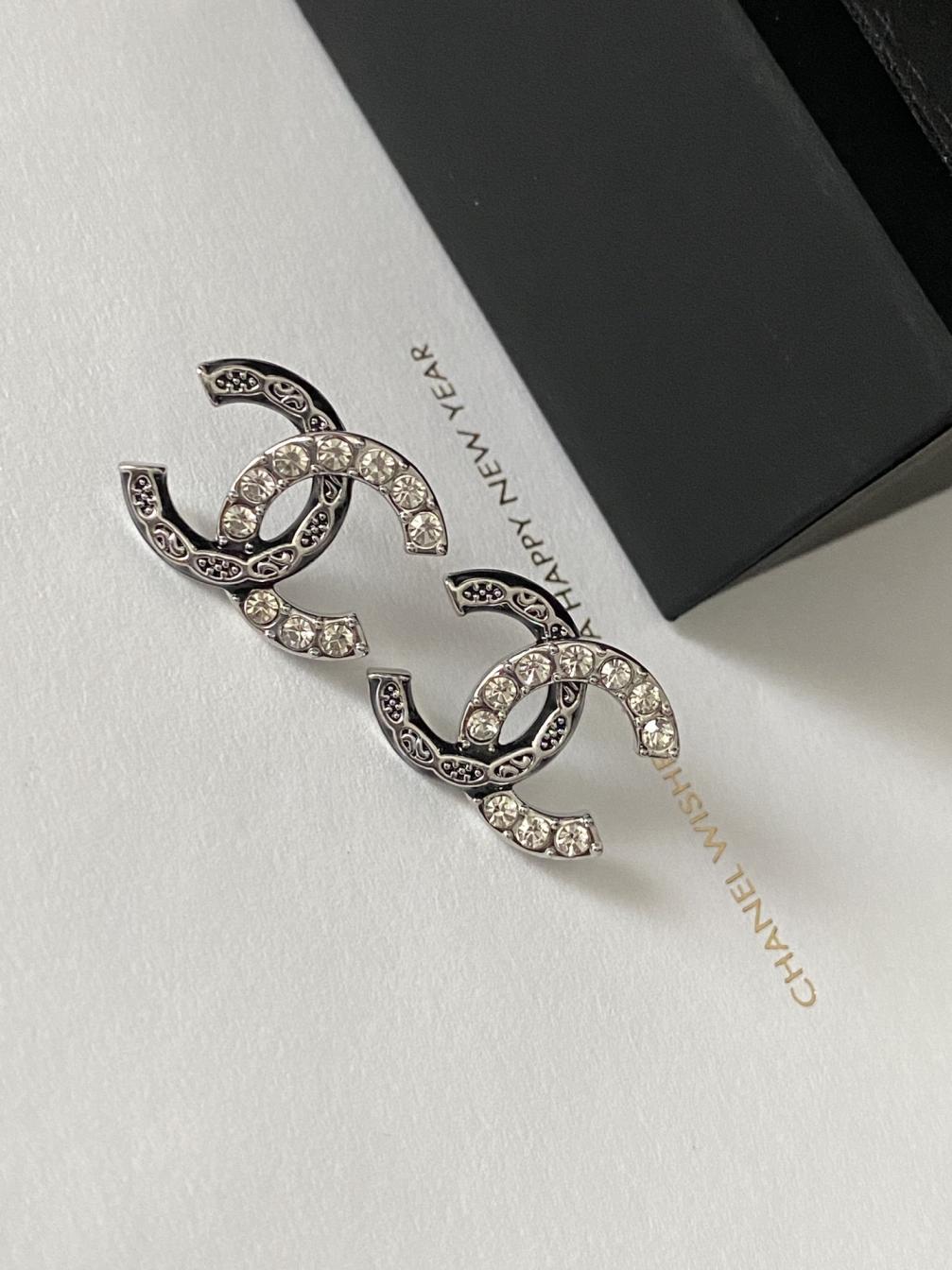 A1256 Chanel CC earrings