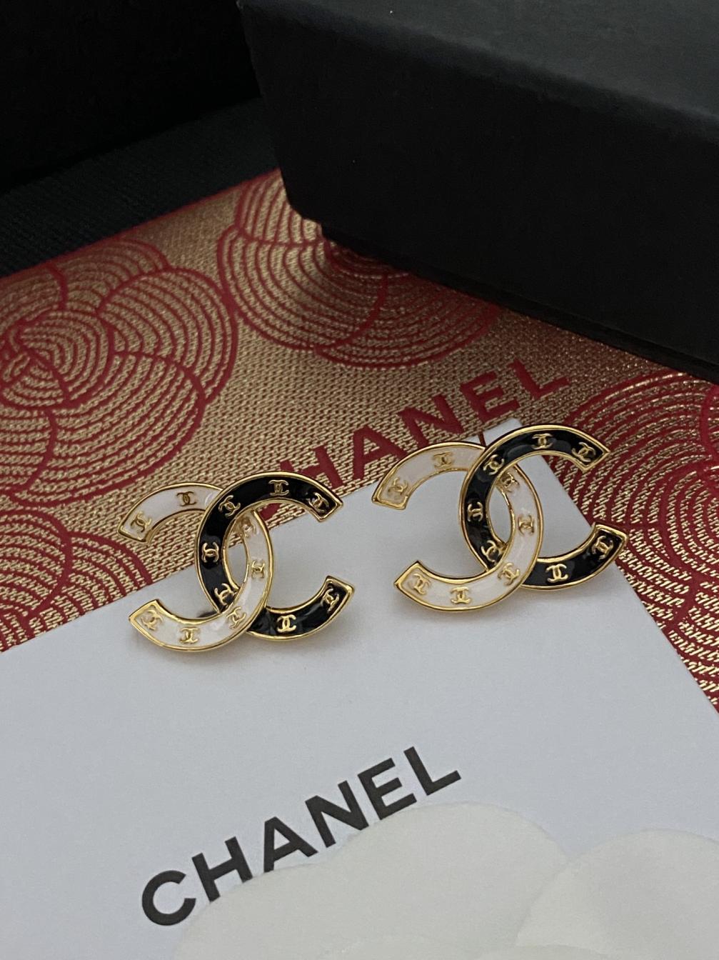 A1346 Chanel CC earrings