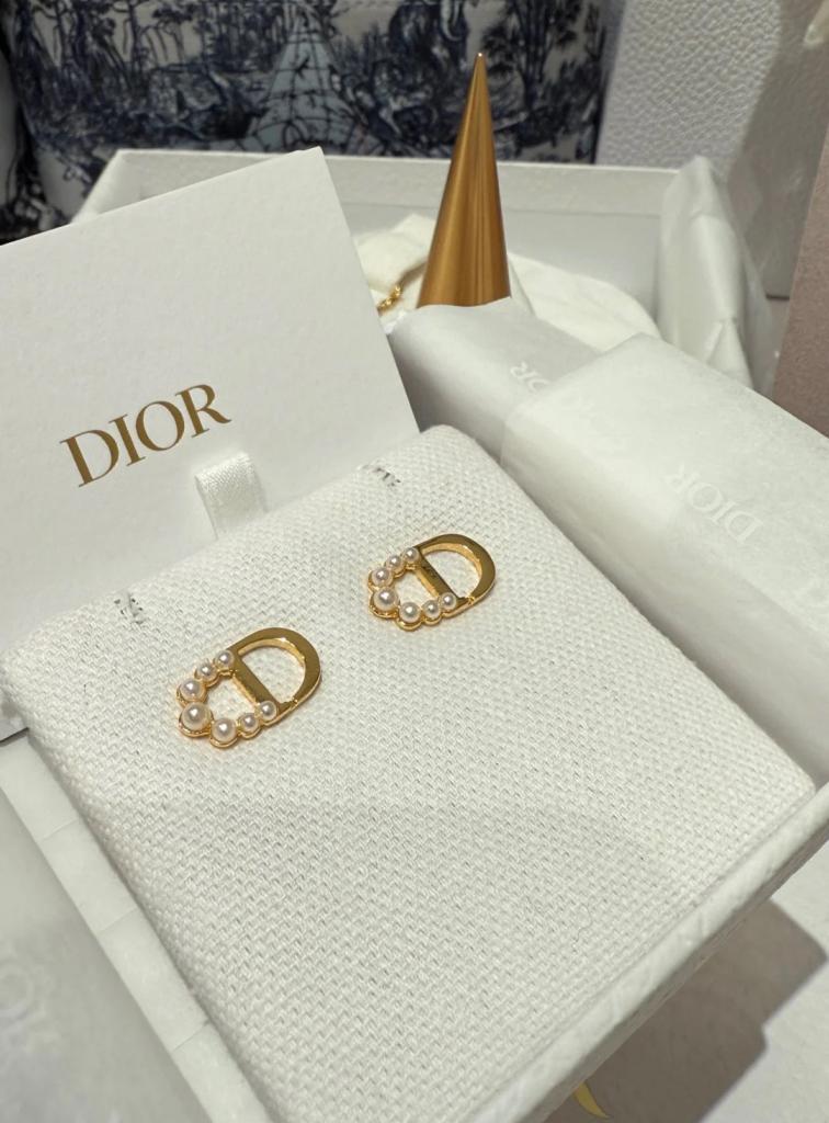 A070 Dior pearls CD earrings