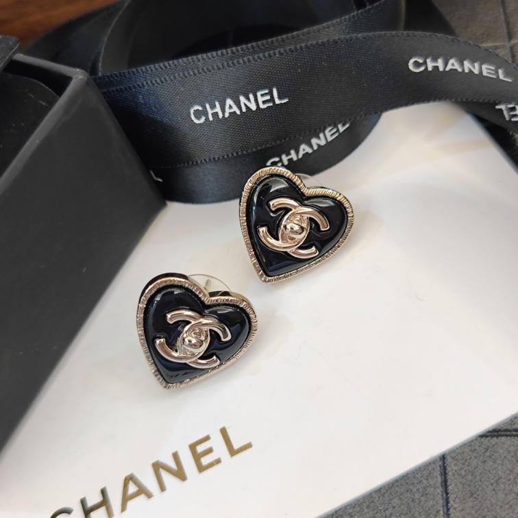 E027 Chanel sweet heart earrings