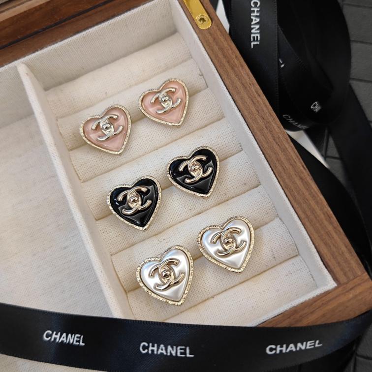 E027 Chanel sweet heart earrings